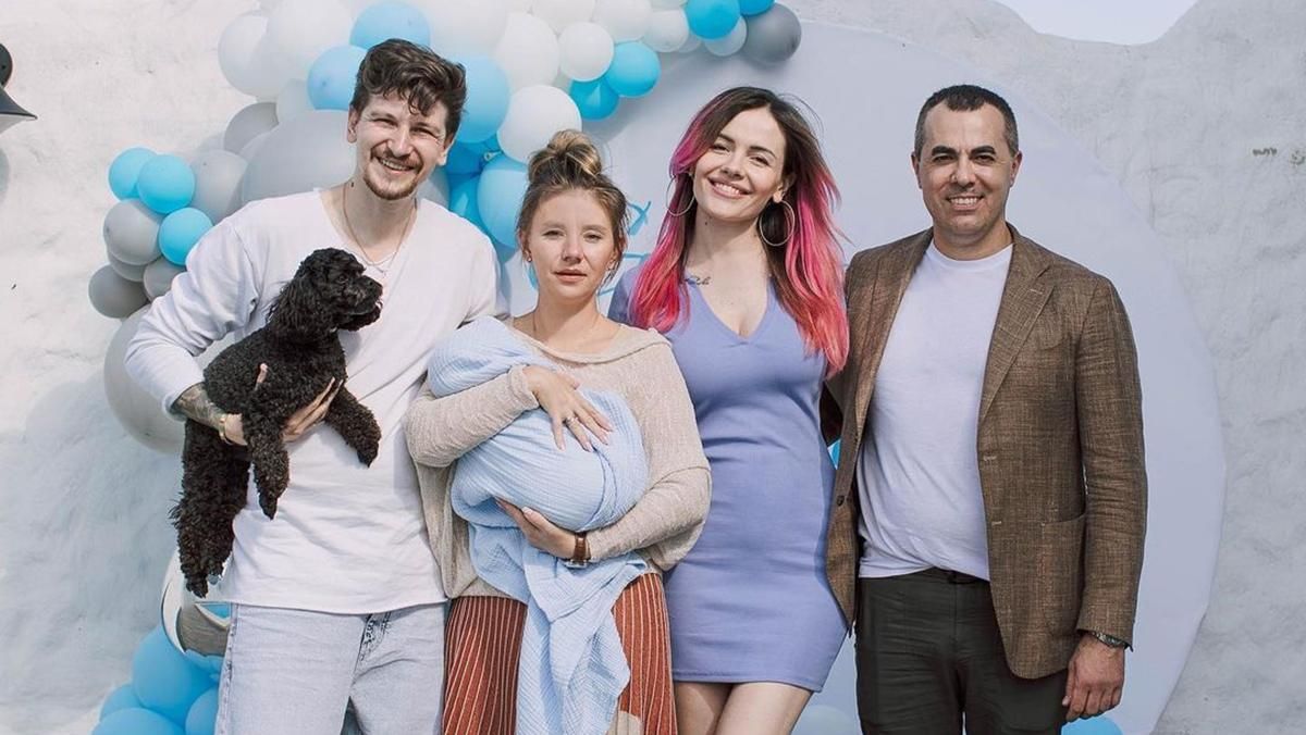 MamaRika окрестила сына: первые фото с домашней церемонии MamaRika окрестила сына: первые фото с домашней церемонии