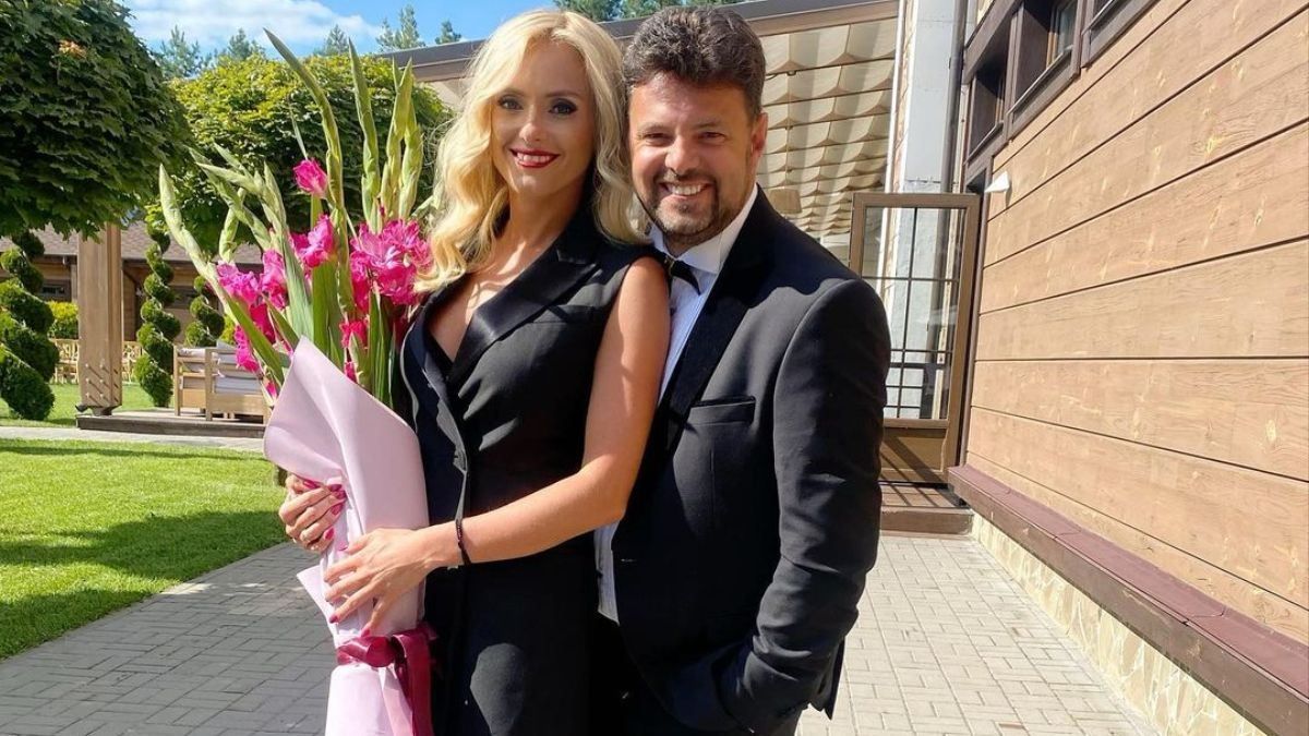 Ирина Федишин с мужем вакцинировались против COVID-19: видео из львовской поликлиники Ирина Федишин с мужем вакцинировались против COVID-19: видео из львовской поликлиники