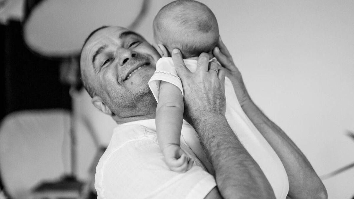 Виктор Павлик поделился, волнуется ли о большой разнице в возрасте между ним и маленьким сыном Виктор Павлик поделился, волнуется ли о большой разнице в возрасте между ним и маленьким сыном