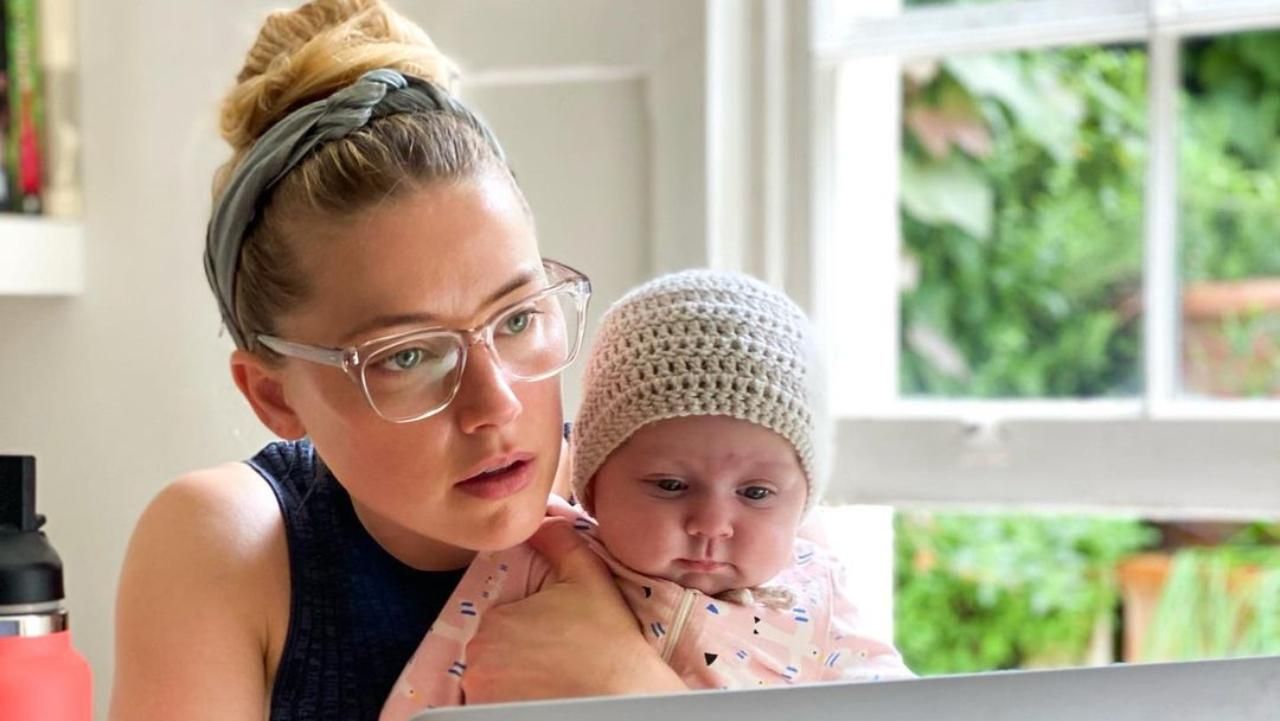 Мать-одиночка Эмбер Херд показала редкие фото с дочкой Мать-одиночка Эмбер Херд показала редкие фото с дочкой