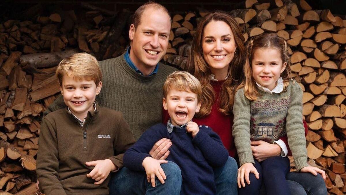 Принца Уильяма и Кейт Миддлтон с детьми заметили за обедом в пабе