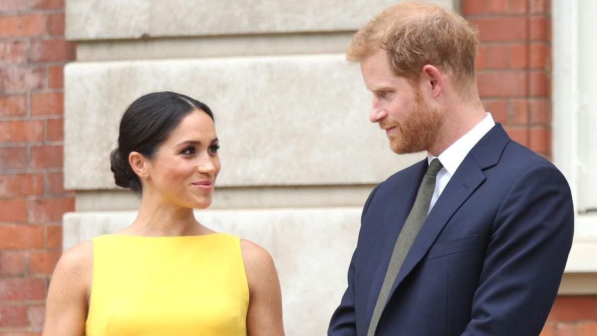 Гарри и Меган вернулись из Нью-Йорка частным самолетом: их раскритиковали за лицемерие Гарри и Меган вернулись из Нью-Йорка частным самолетом: их раскритиковали за лицемерие