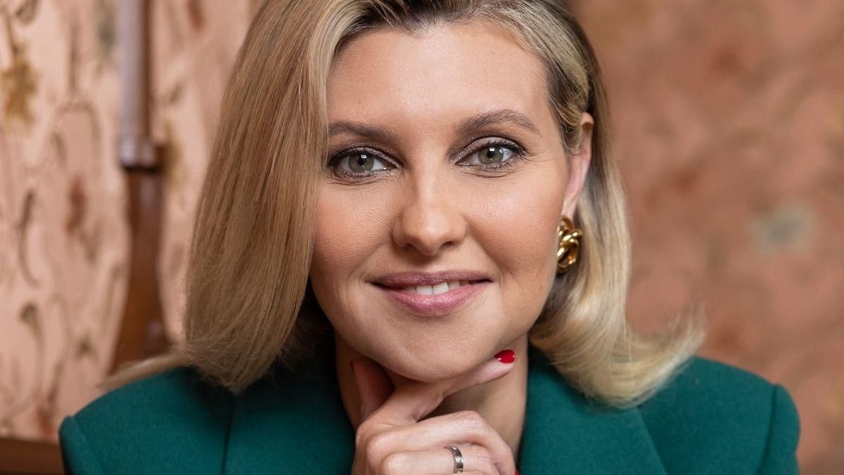 Олена Зеленська зачарувала новим портретним фото: перша леді у смарагдовому одязі - Showbiz Олена Зеленська зачарувала новим портретним фото: перша леді у смарагдовому одязі - Showbiz