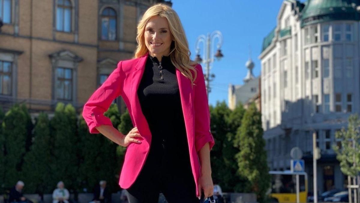 Ірина Федишин прогулялася Львовом: фото співачки в яскравому піджаку - Showbiz Ірина Федишин прогулялася Львовом: фото співачки в яскравому піджаку - Showbiz