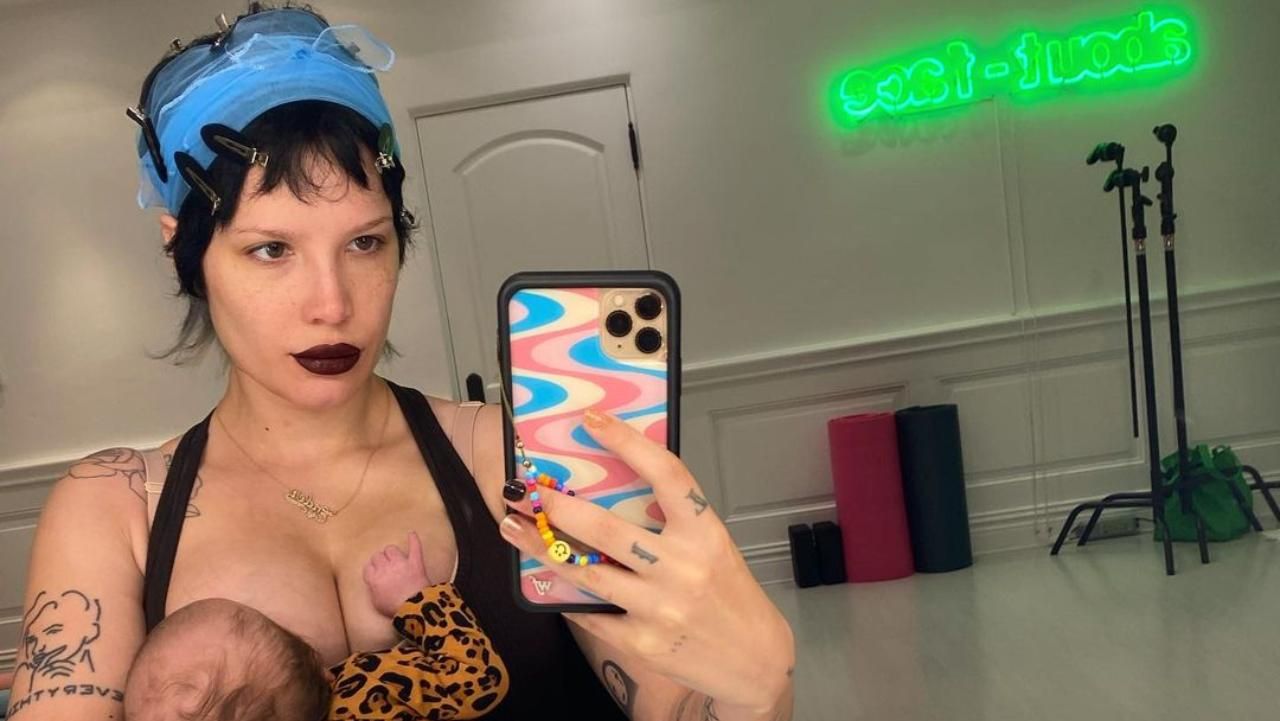 Певица Холзи впервые показала лицо своего сына Певица Холзи впервые показала лицо своего сына