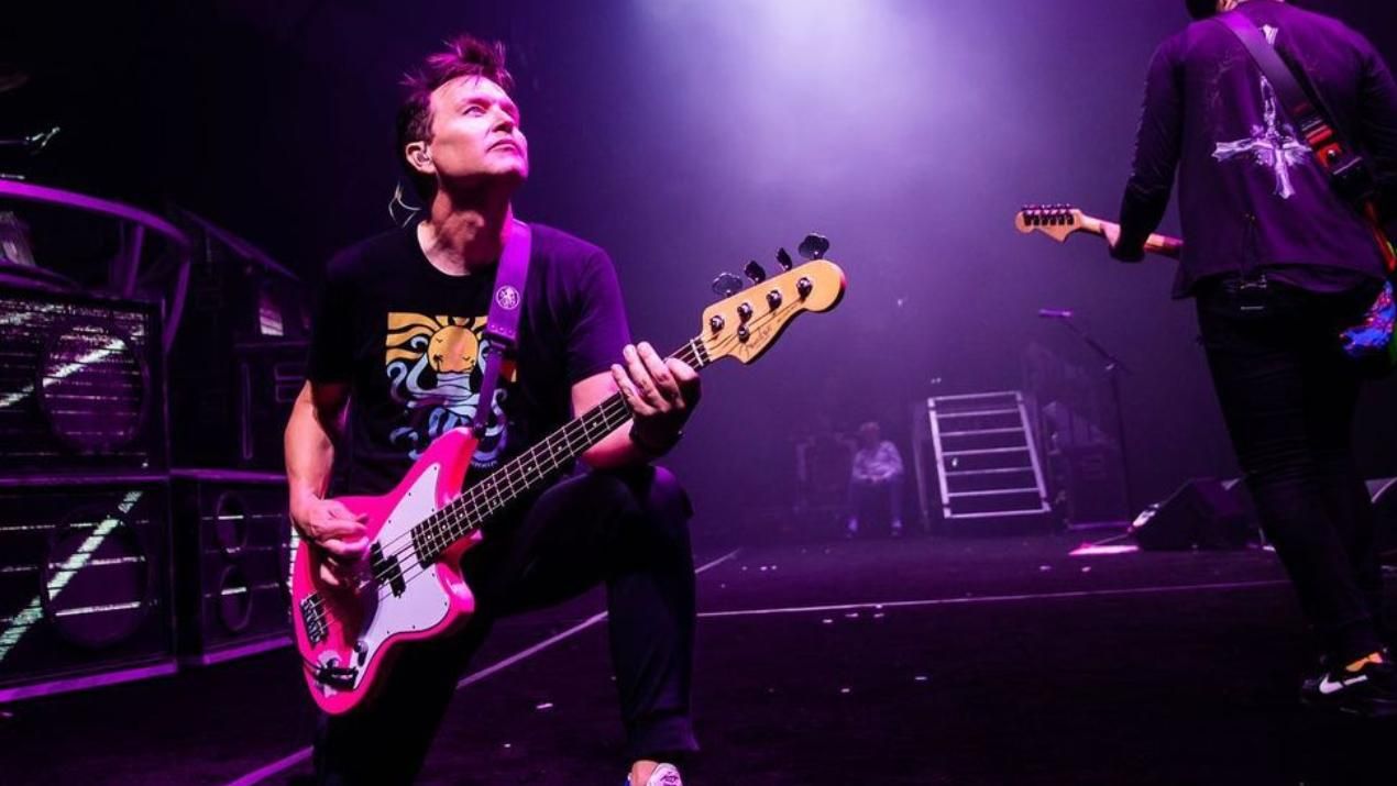 Басист группы Blink-182 поборол рак на четвертой стадии заболевания