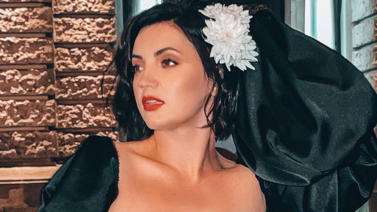 Оля Цибульська звабливо позувала у Львові: фото співачки у мінісукні - Showbiz Оля Цибульська звабливо позувала у Львові: фото співачки у мінісукні - Showbiz