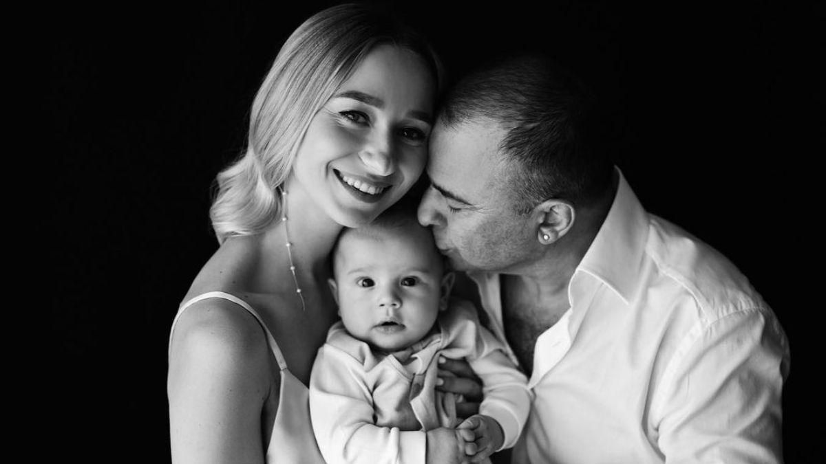 Жена Виктора Павлика впервые показала лицо сына: семейное фото