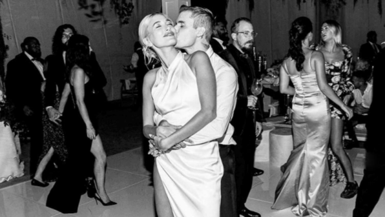 Хейли и Джастин Бибер празднуют третью годовщину свадьбы: вспоминаем, как это было Хейли и Джастин Бибер празднуют третью годовщину свадьбы: вспоминаем, как это было