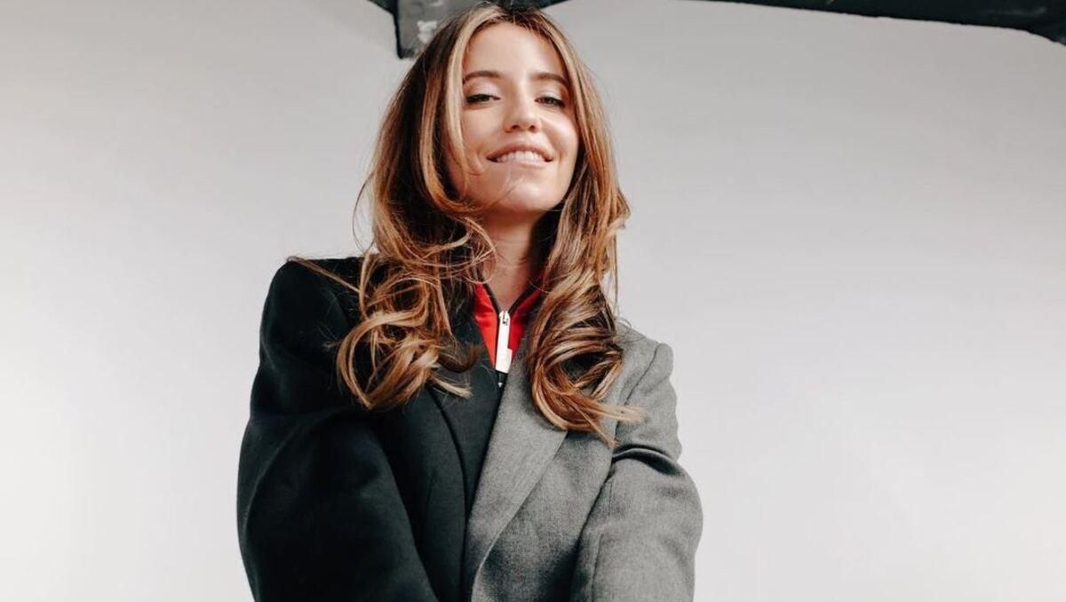 Надя Дорофеева поделилась редким детским фото: миловидный кадр Надя Дорофеева поделилась редким детским фото: миловидный кадр