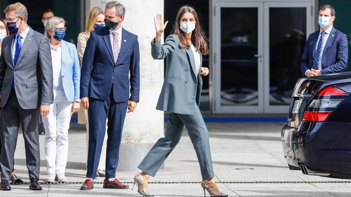 Королева Летиция ошеломила элегантным образом: фото в костюме Королева Летиция ошеломила элегантным образом: фото в костюме