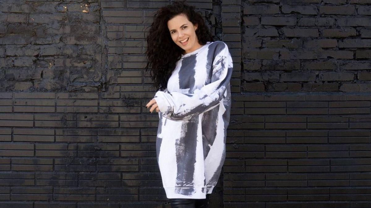 Настя Каменских показала повседневный образ: фото в худи и лосинах Настя Каменских показала повседневный образ: фото в худи и лосинах