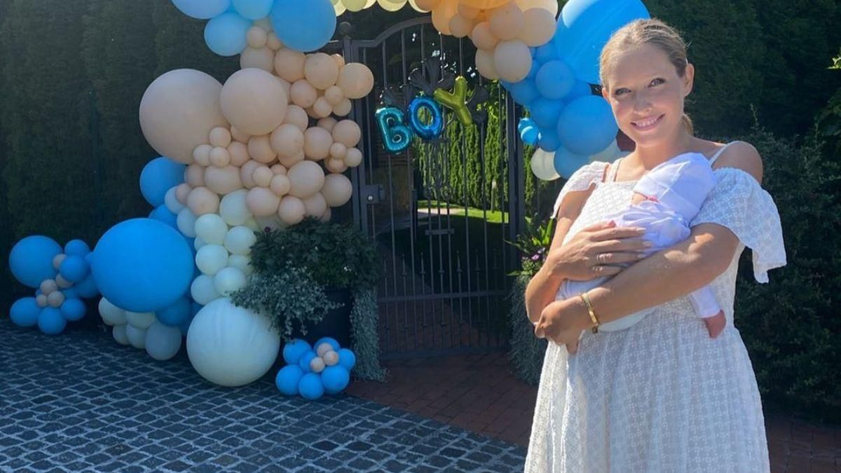 Катя Осадчая снова показала, как кормит сына грудью: фото звездной мамочки и малыша Катя Осадчая снова показала, как кормит сына грудью: фото звездной мамочки и малыша