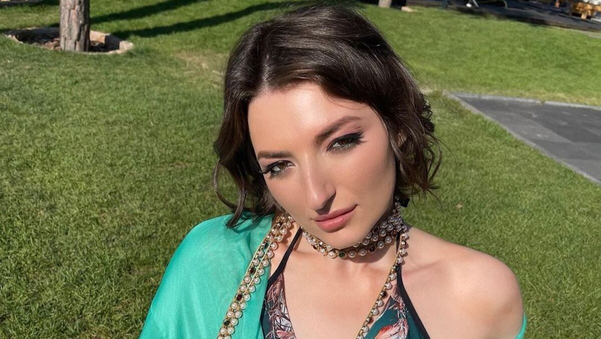 После травмы на "Танцах со звездами": Анастасия Оруджова вышла на сцену на костылях После травмы на "Танцах со звездами": Анастасия Оруджова вышла на сцену на костылях