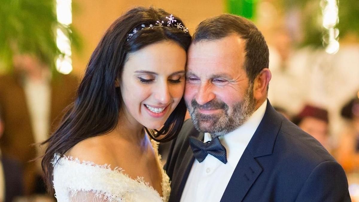 Отцу Джамалы сделали операцию: видео из больницы Отцу Джамалы сделали операцию: видео из больницы