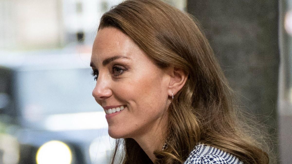 Кейт Миддлтон прибыла на рабочую встречу в твидовом платье: новые фото Кейт Миддлтон прибыла на рабочую встречу в твидовом платье: новые фото