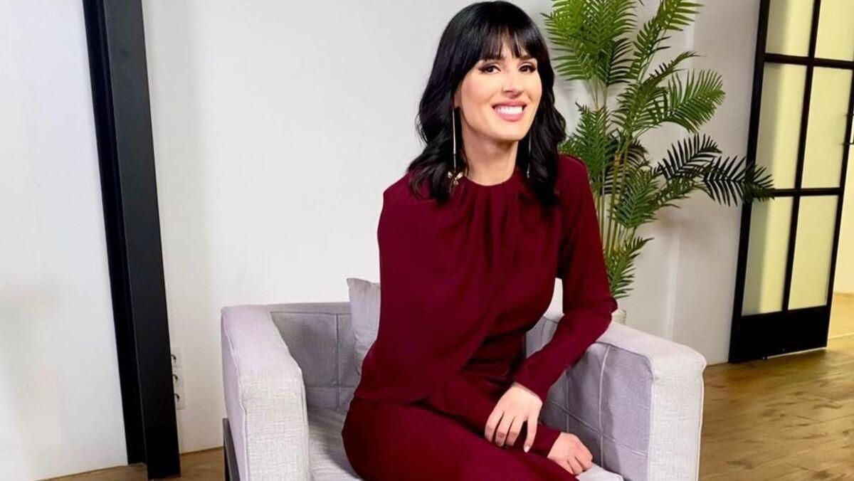 Маша Ефросинина снялась для проекта в бордовом костюме: фото трендового образа Маша Ефросинина снялась для проекта в бордовом костюме: фото трендового образа