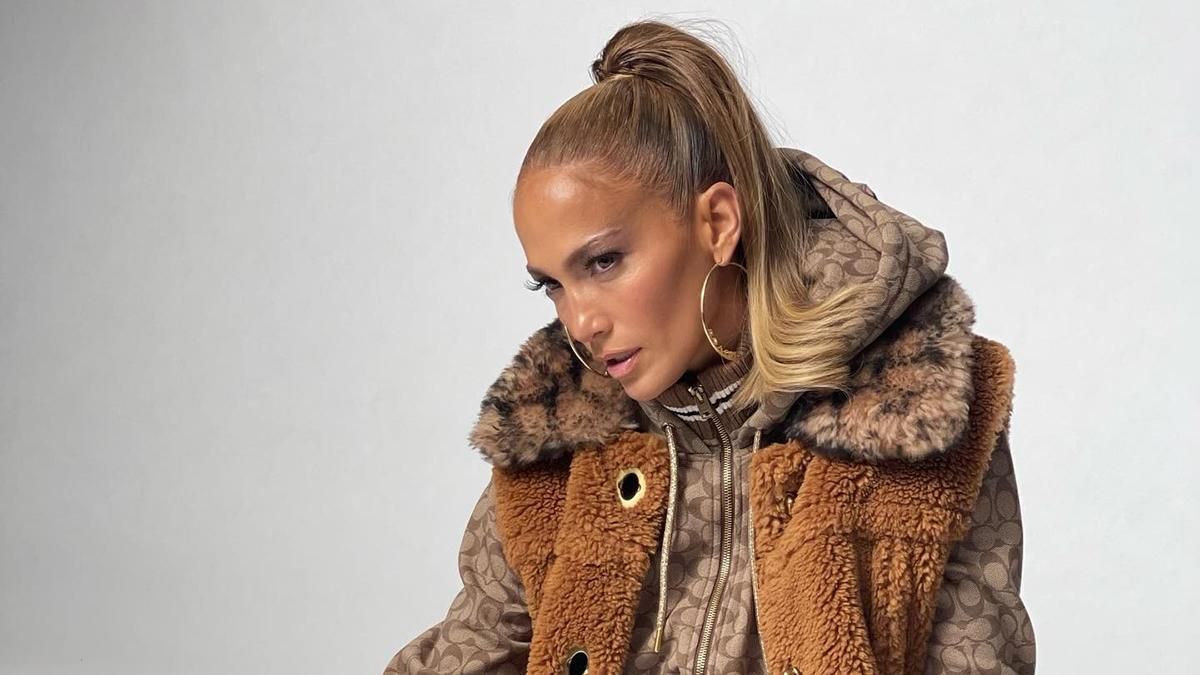 Дженніфер Лопес позувала в новій фотосесії, з ніг до голови одягнена в Coach - Showbiz Дженніфер Лопес позувала в новій фотосесії, з ніг до голови одягнена в Coach - Showbiz