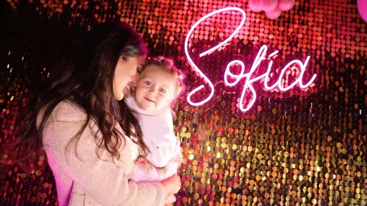 Санта Димопулос показала, как прошел сказочный день рождения дочери: потрясающее видео Санта Димопулос показала, как прошел сказочный день рождения дочери: потрясающее видео