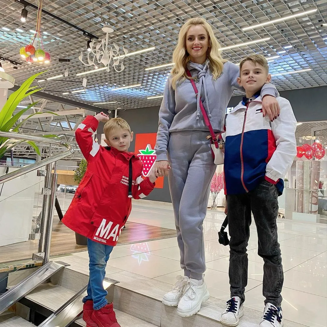 Xotinni birga sikish, uyda tomosha qilish BC porno tomosha