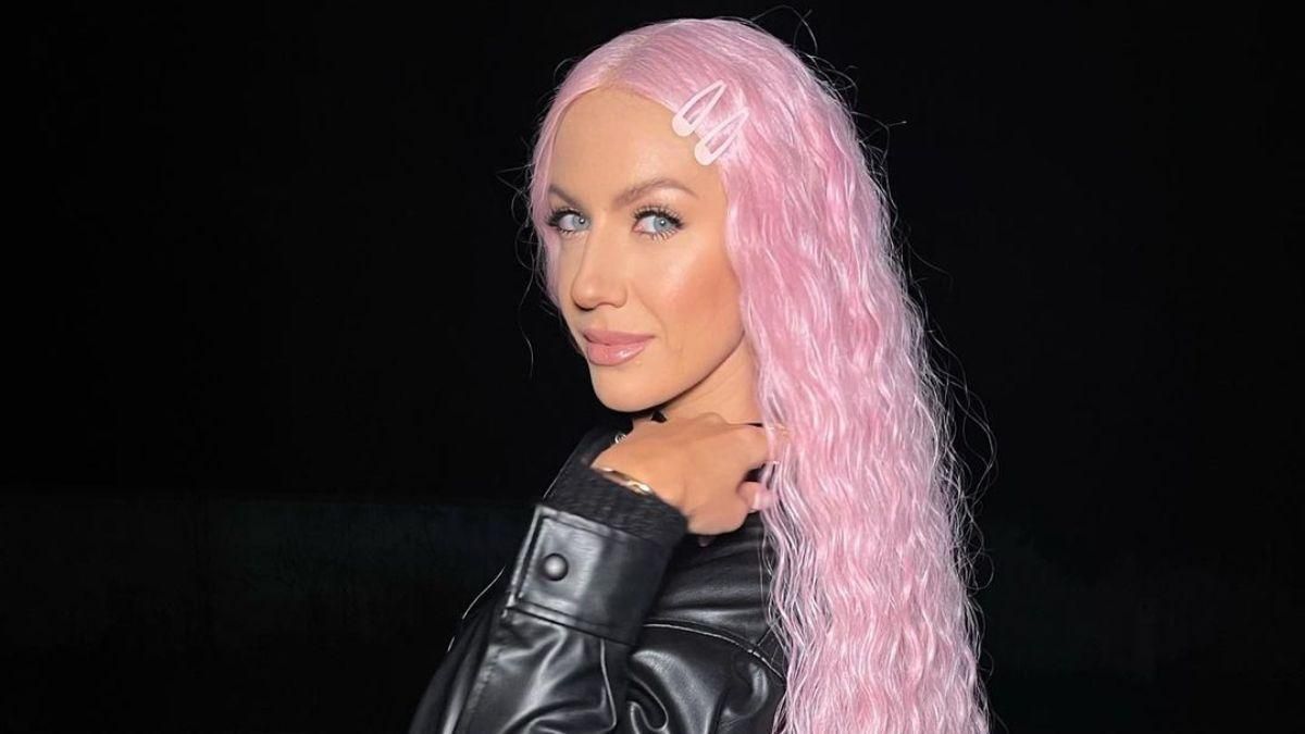 Леся Никитюк ошеломила фанов сменой имиджа: фото с розовыми волосами