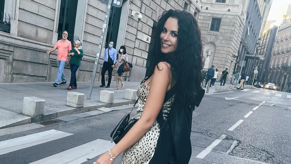 Настя Каменских гуляла по улицам Мадрида в леопардовом мини-платье: фото Настя Каменских гуляла по улицам Мадрида в леопардовом мини-платье: фото
