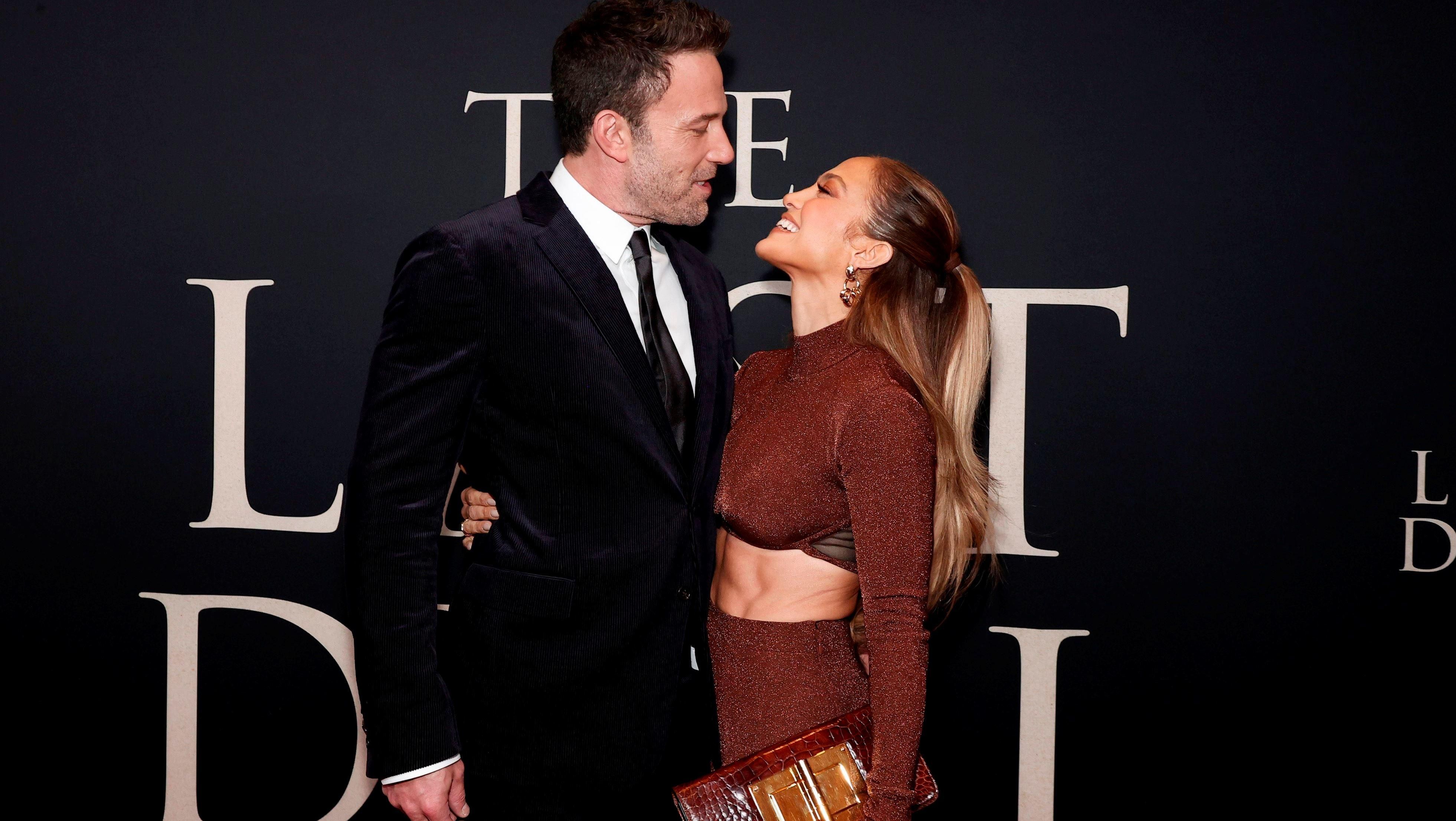 Дженніфер Лопес і Бен Аффлек здійснили світський вихід: розкішні образи зірок - Новини шоу-бізнесу - Showbiz Дженніфер Лопес і Бен Аффлек здійснили світський вихід: розкішні образи зірок - Новини шоу-бізнесу - Showbiz