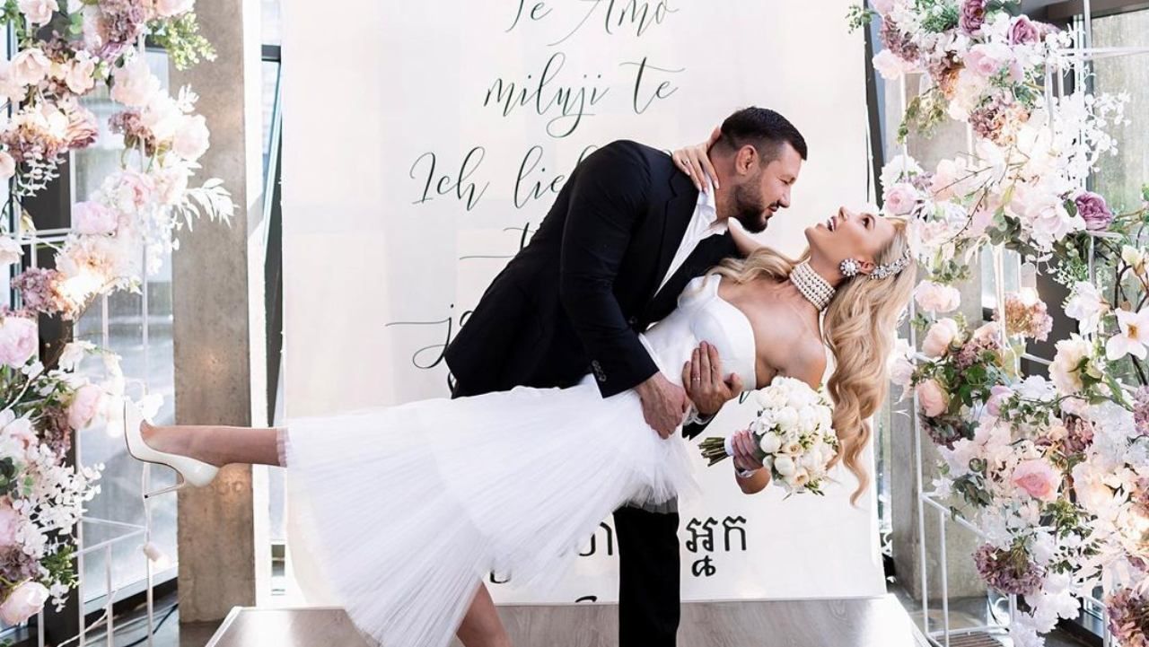 "Міс Україна 2018" Каріна Жосан одружилась: романтичне фото біля вівтаря - Новини шоу-бізнесу - Showbiz "Міс Україна 2018" Каріна Жосан одружилась: романтичне фото біля вівтаря - Новини шоу-бізнесу - Showbiz