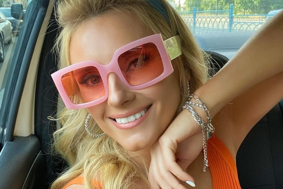 Ірина Федишин захопила осіннім образом у помаранчевій сукні: атмосферне відео - Showbiz Ірина Федишин захопила осіннім образом у помаранчевій сукні: атмосферне відео - Showbiz