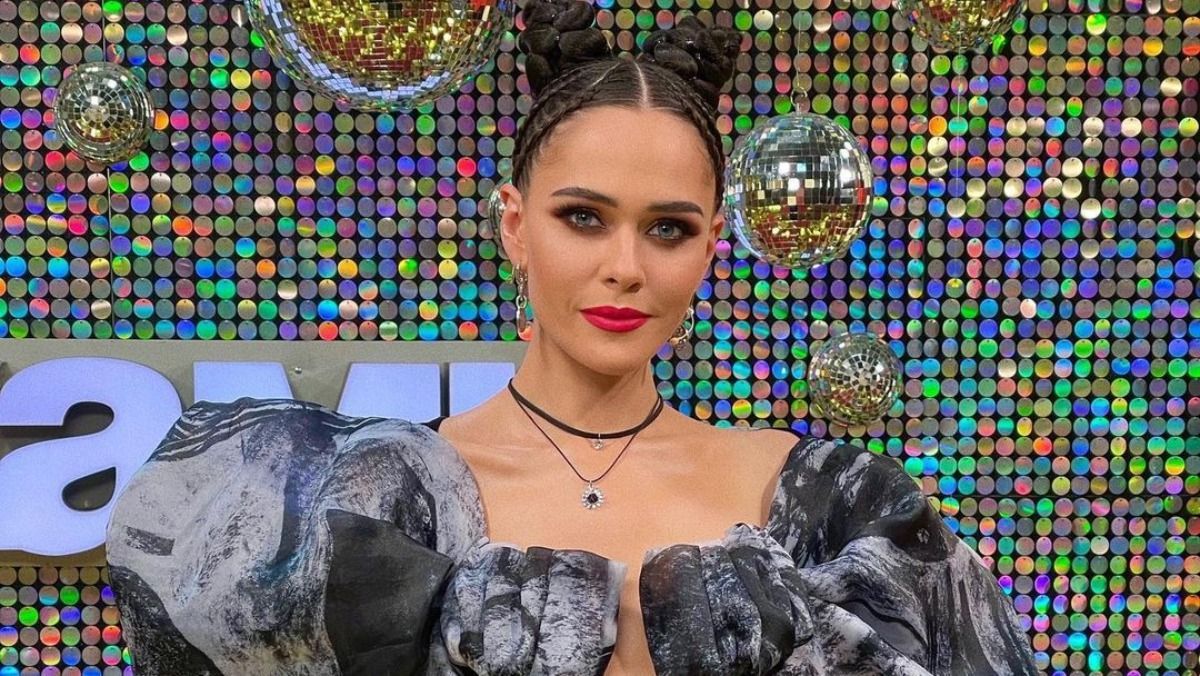 Юлія Саніна повернулася на "Танці з зірками": фото у чорно-сірому комбінезоні - Showbiz Юлія Саніна повернулася на "Танці з зірками": фото у чорно-сірому комбінезоні - Showbiz