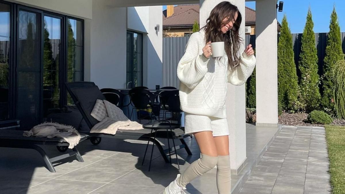 Надя Дорофеева показала домашний образ за почти 3 тысячи гривен: фото из имения певицы Надя Дорофеева показала домашний образ за почти 3 тысячи гривен: фото из имения певицы