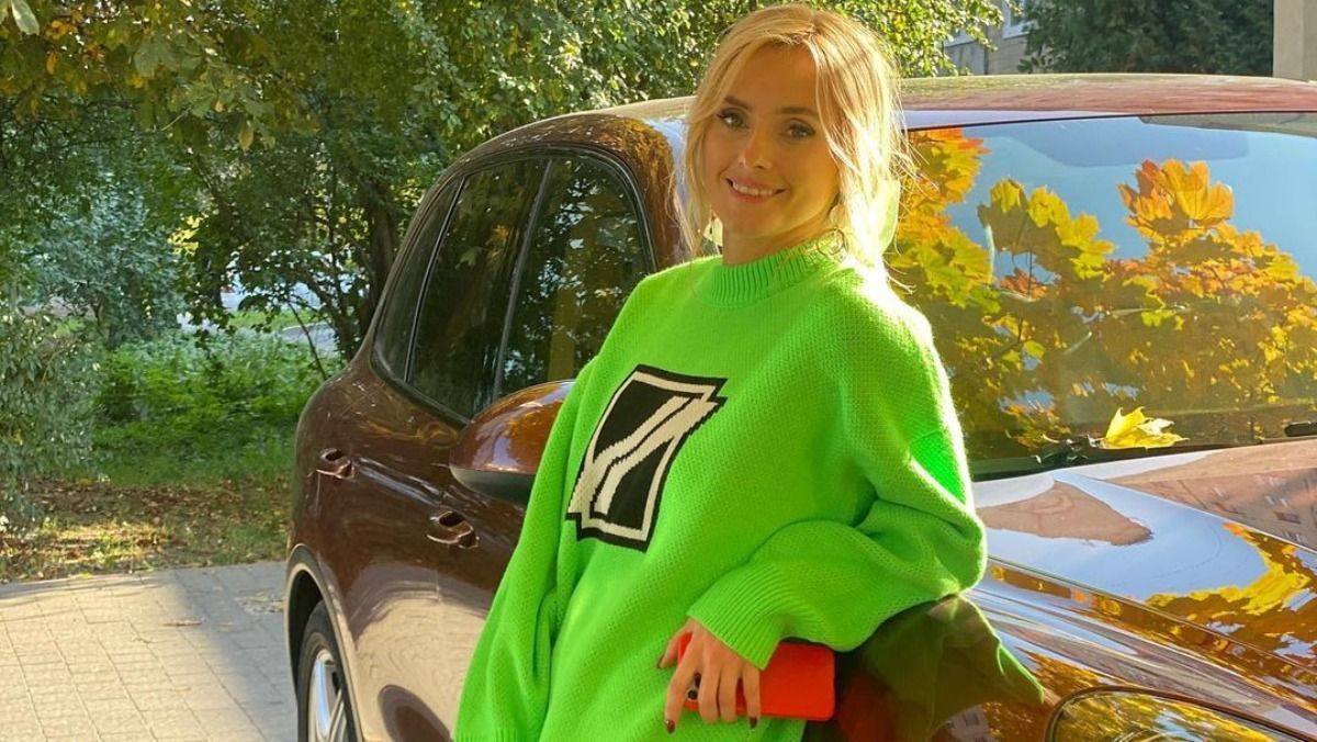 Ірина Федишин приголомшила яскравим образом у салатовому светрі: фото співачки - Showbiz