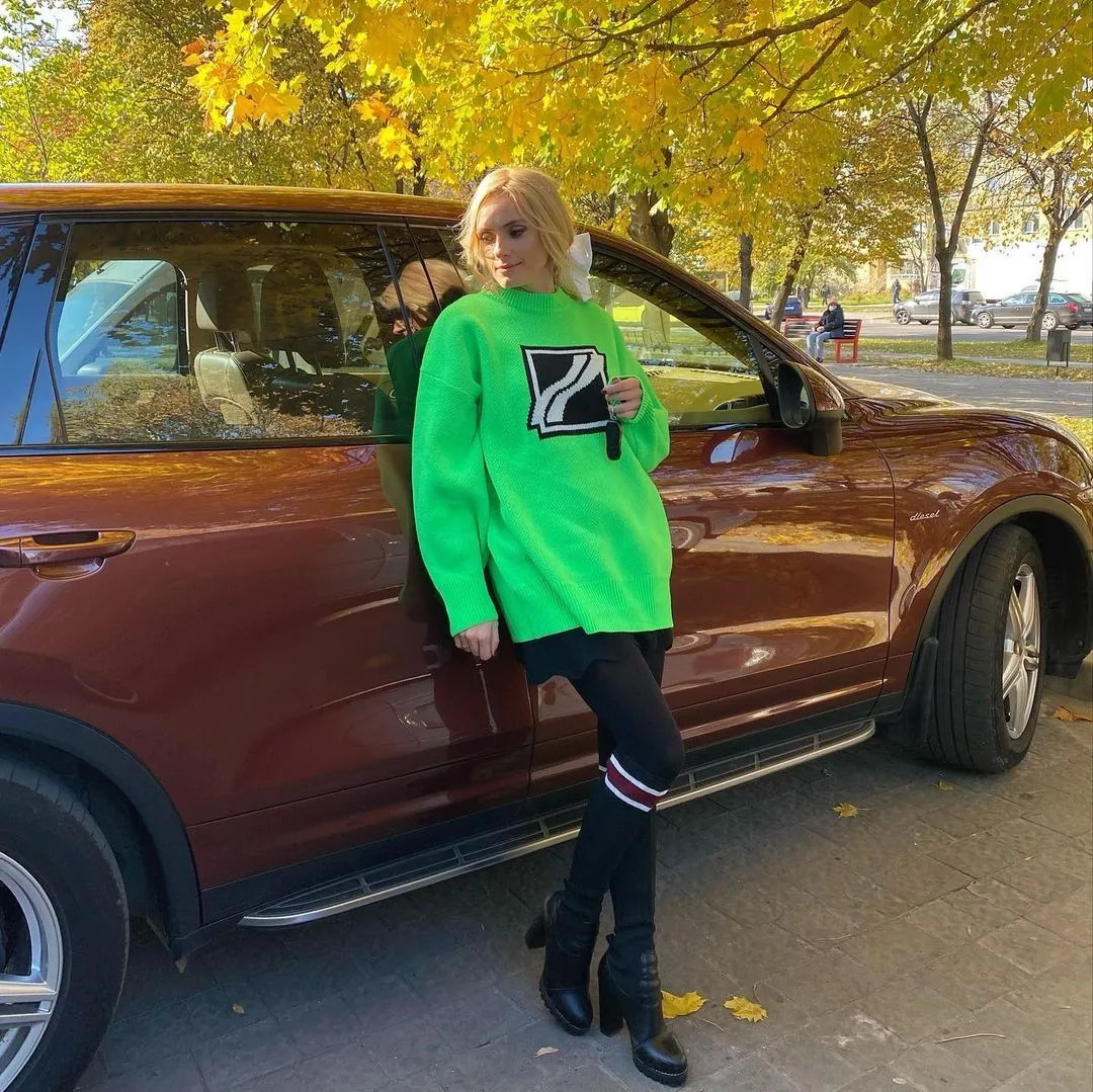 Іш киімдегі артық салмағы бар әйелдердің порнофотосуреттері Күйеуі әйелін порно үшін желіде сатады