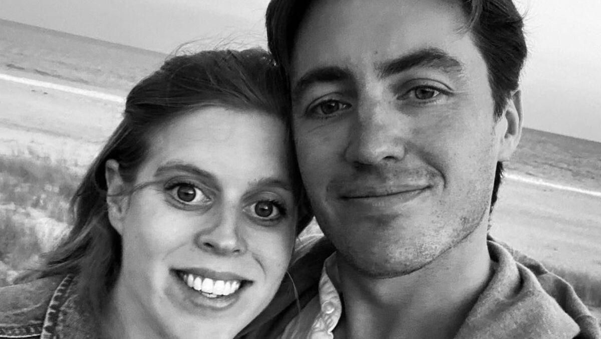 Принцессу Беатрис застукали на прогулке по Лондону с мужем и новорожденной дочкой Принцессу Беатрис застукали на прогулке по Лондону с мужем и новорожденной дочкой