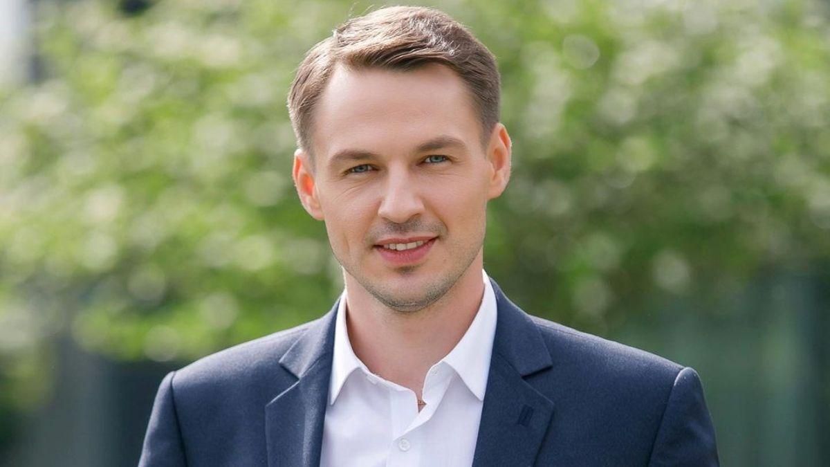 Интервью с участником "Холостячки" Романом Васильевым: знакомство со Златой, съемки и свидания Интервью с участником "Холостячки" Романом Васильевым: знакомство со Златой, съемки и свидания