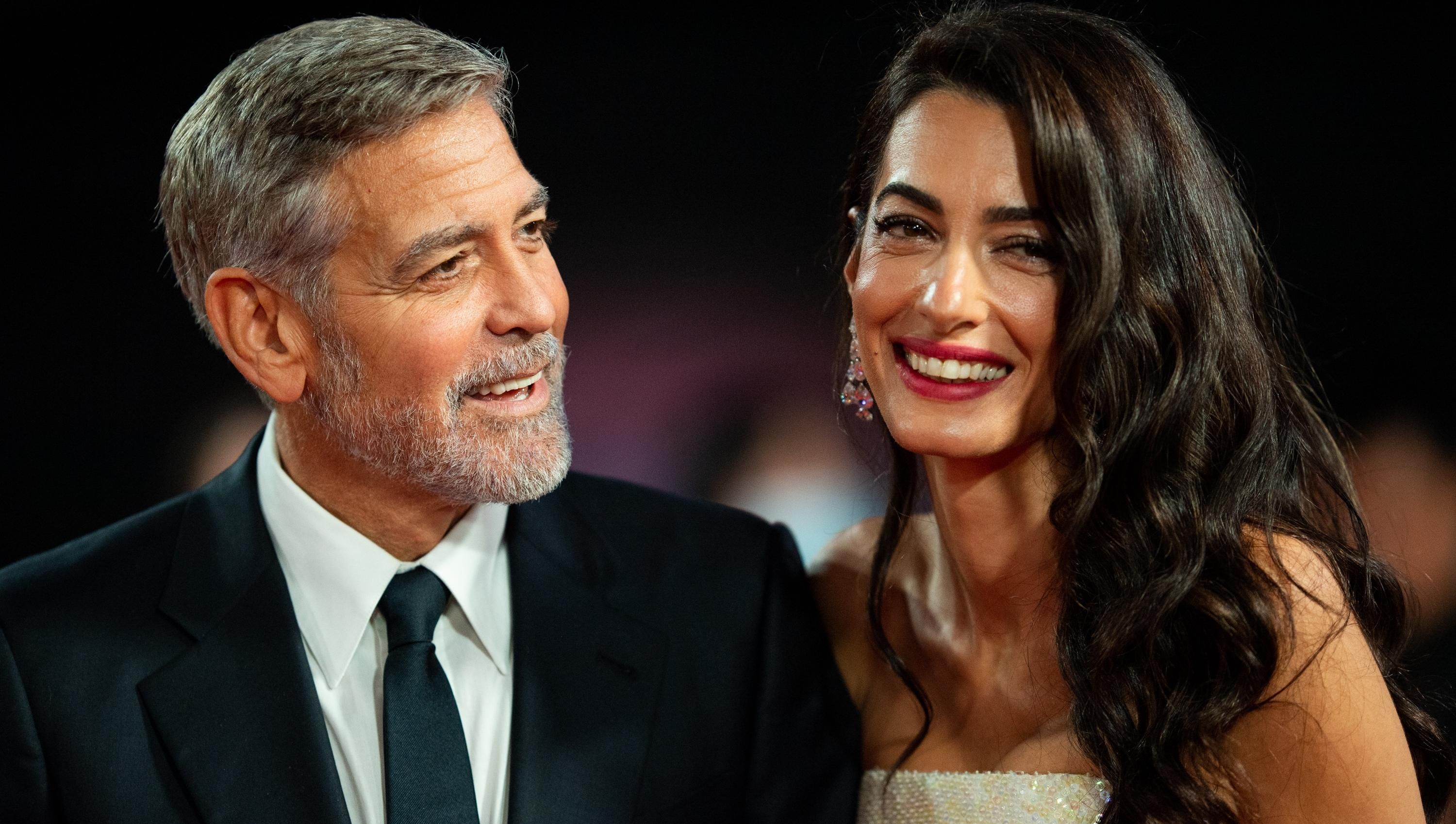 Знову разом: розкішні Джордж та Амаль Клуні з'явилися на кінопрем'єрі в Лондоні - Новини шоу-бізнесу - Showbiz