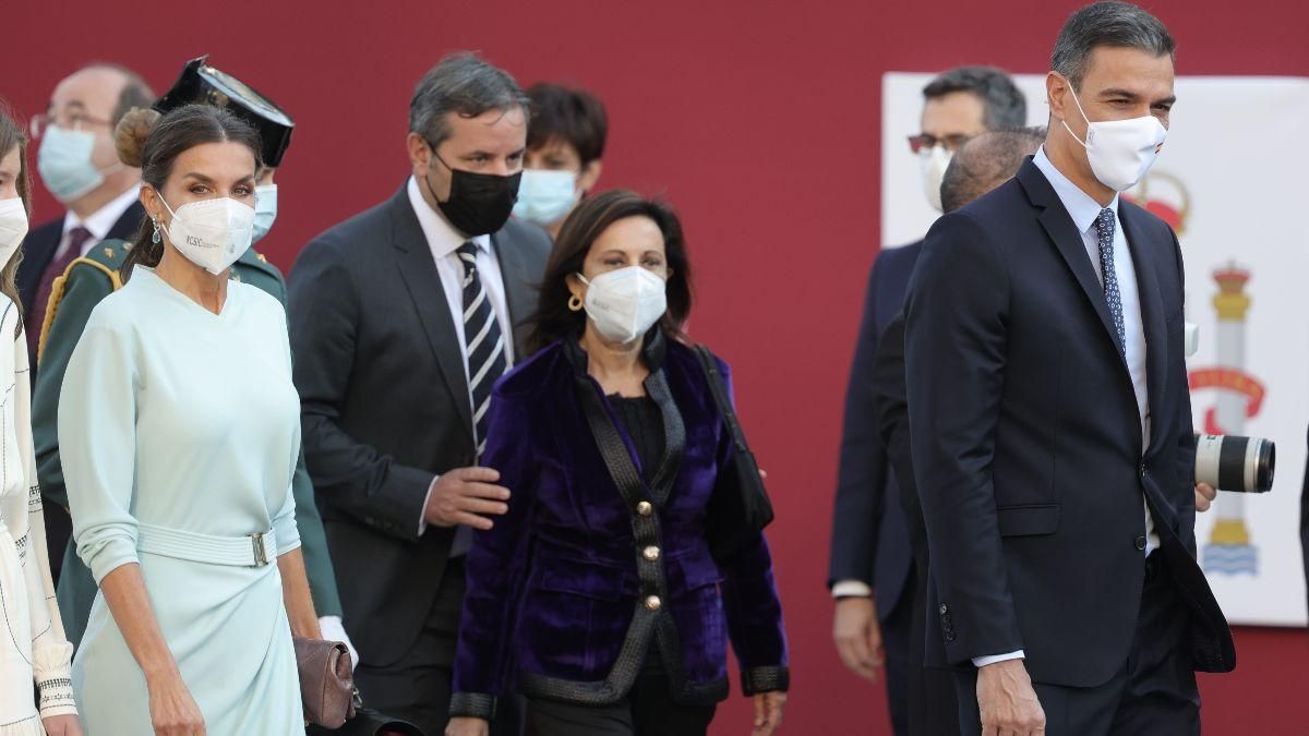 Королева Летиция прибыла на рабочую встречу в светлом платье: фото нового выхода Королева Летиция прибыла на рабочую встречу в светлом платье: фото нового выхода