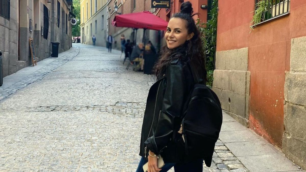 Настя Каменских без макияжа гуляла в Испании: фото повседневного образа Настя Каменских без макияжа гуляла в Испании: фото повседневного образа