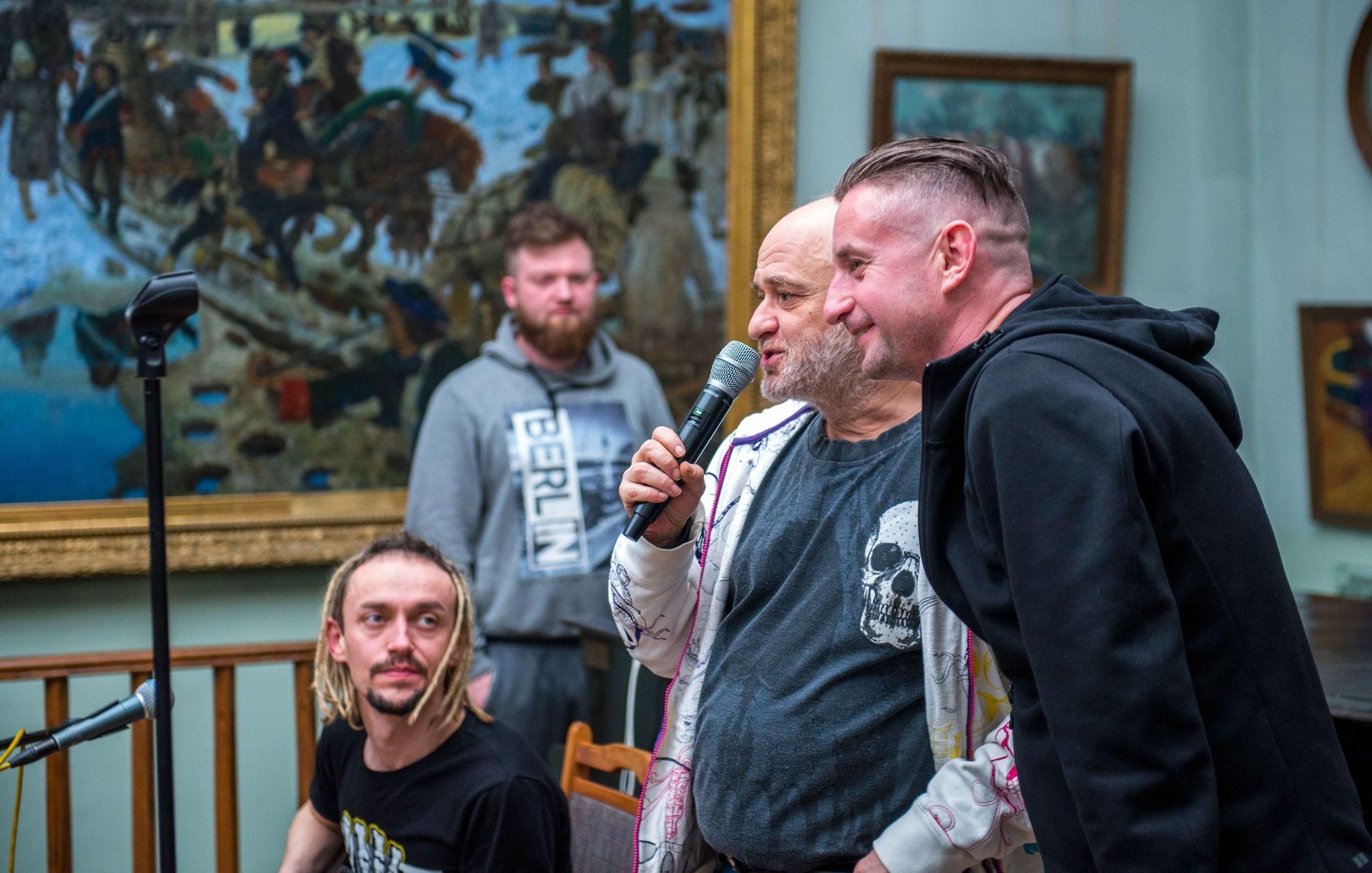 Не встиг потримати в руках, – Жадан презентував книгу поезій Ройтбурда у день його 60-річчя - Україна новини - Showbiz Не встиг потримати в руках, – Жадан презентував книгу поезій Ройтбурда у день його 60-річчя - Україна новини - Showbiz