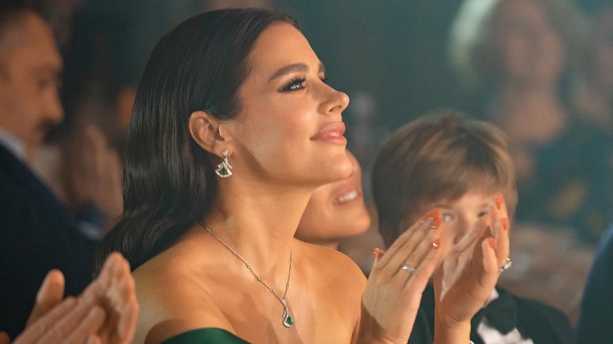 Иванна Онуфрийчук засветилась на "Мисс Украина Вселенная" в платье за 16 тысяч гривен Иванна Онуфрийчук засветилась на "Мисс Украина Вселенная" в платье за 16 тысяч гривен