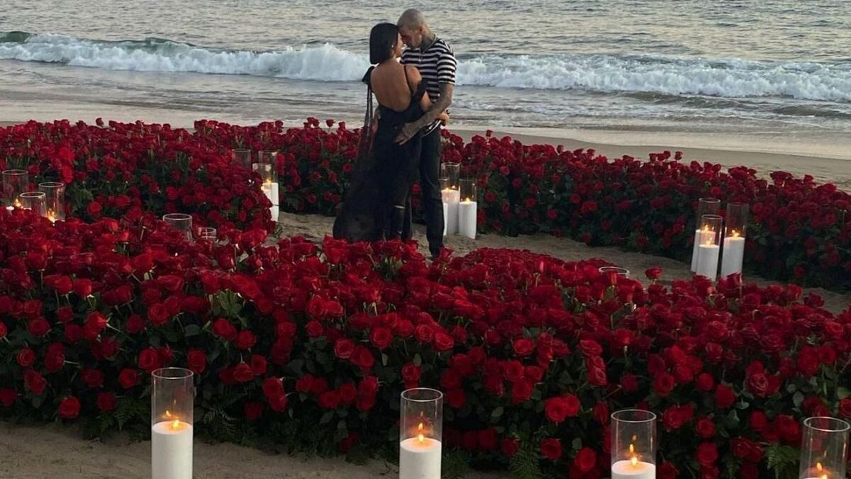 Кортни Кардашян обручилась с Трэвисом Баркером: невероятные фото Кортни Кардашян обручилась с Трэвисом Баркером: невероятные фото