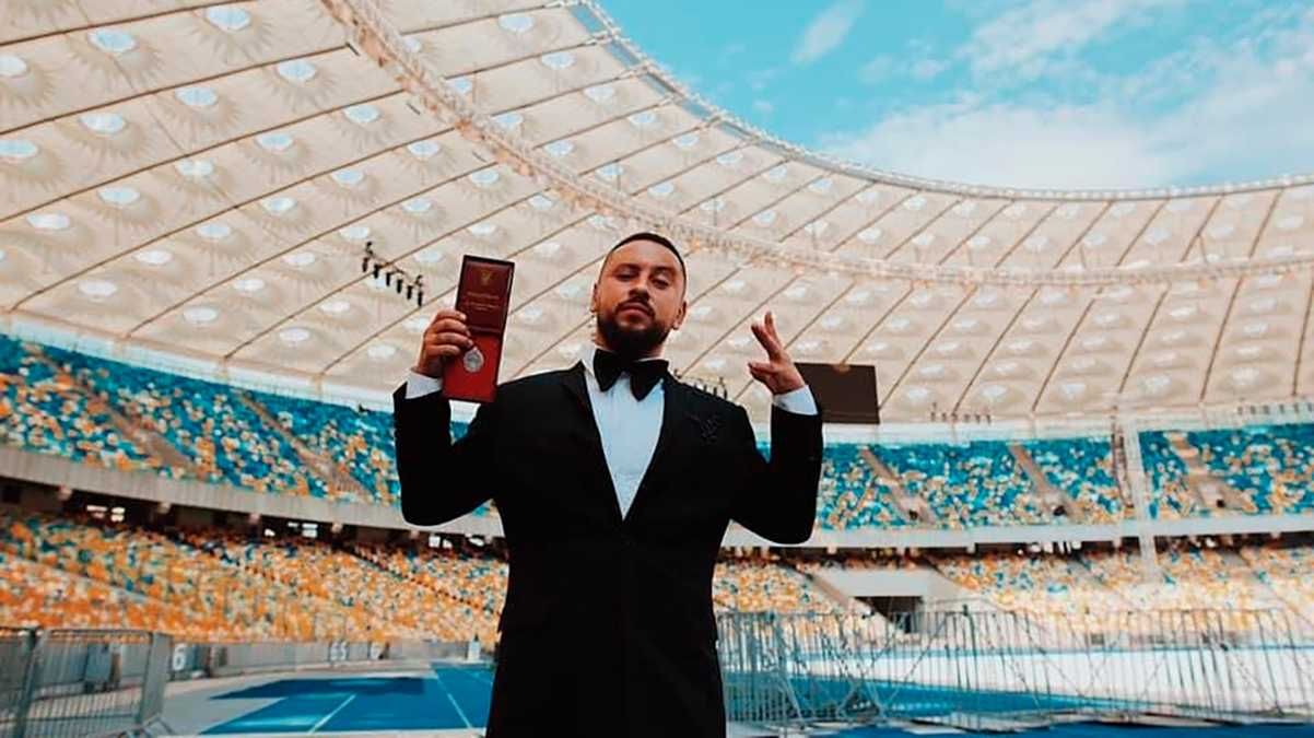 Монатик признался, что друзья насмехались над его званием заслуженного артиста Украины Монатик признался, что друзья насмехались над его званием заслуженного артиста Украины