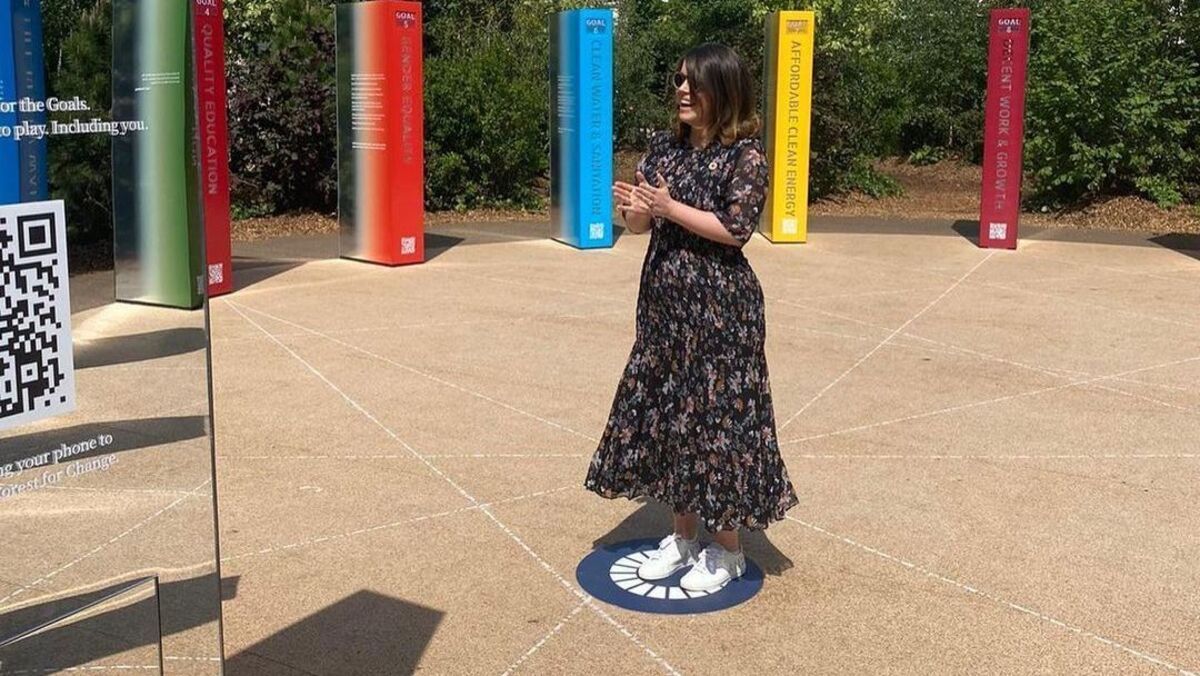 Принцеса Євгенія здійснила світський вихід у темному вбранні - Новини шоу-бізнесу - Showbiz Принцеса Євгенія здійснила світський вихід у темному вбранні - Новини шоу-бізнесу - Showbiz