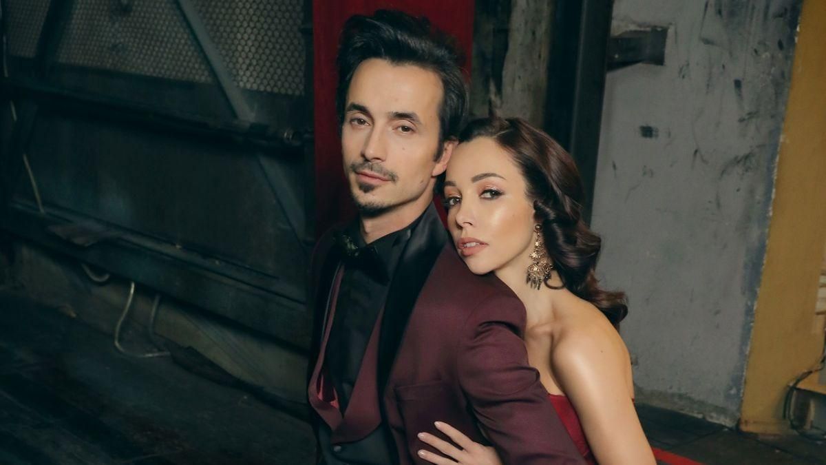Катерина Кухар позувала в романтичній фотосесії з чоловіком: кадри з театру - Новини шоу-бізнесу - Showbiz Катерина Кухар позувала в романтичній фотосесії з чоловіком: кадри з театру - Новини шоу-бізнесу - Showbiz