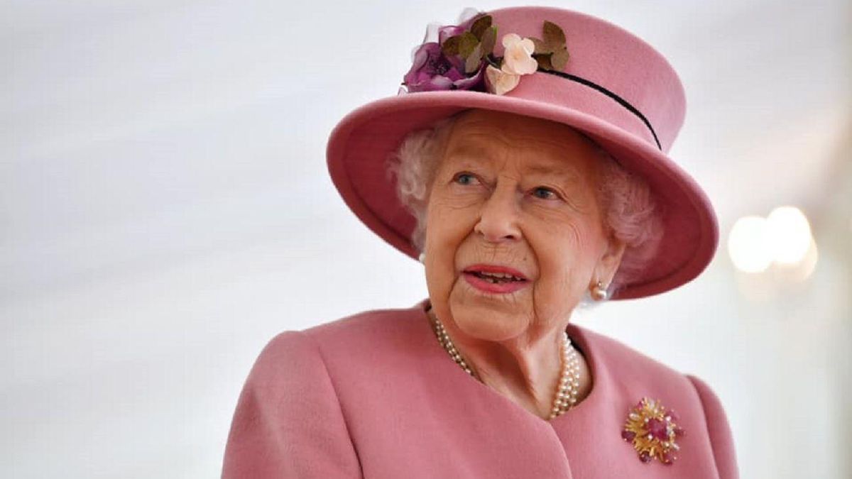 Її величність відмовляється: чому королева Єлизавета не прийняла нагороду "Старожил року" - Showbiz