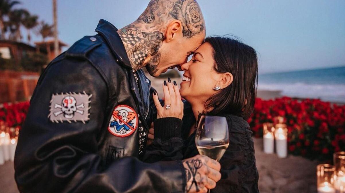 Серце з троянд, обійми й розкішна каблучка: Кортні Кардашян вразила чуттєвими фото з заручин - Новини шоу-бізнесу - Showbiz Серце з троянд, обійми й розкішна каблучка: Кортні Кардашян вразила чуттєвими фото з заручин - Новини шоу-бізнесу - Showbiz