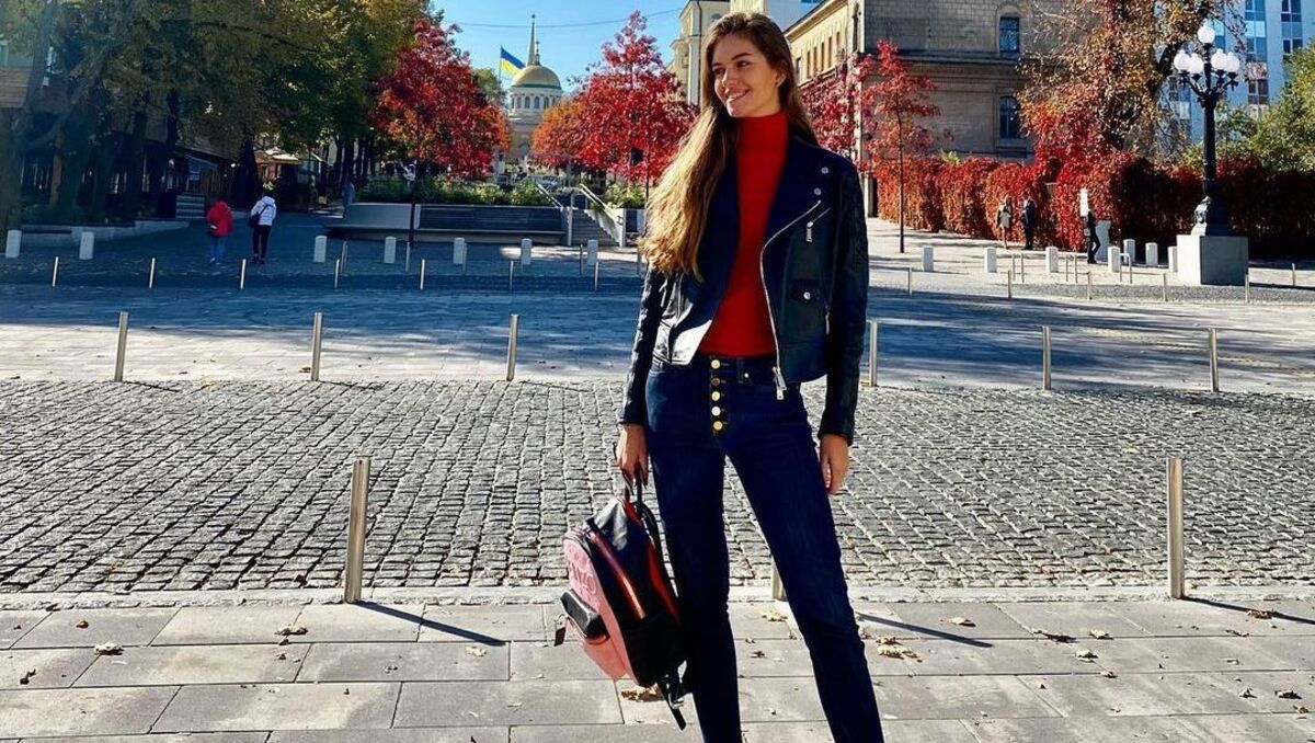 Дружина Дмитра Комарова показала повсякденний осінній образ: чарівне фото з Дніпра - Новини шоу-бізнесу - Showbiz Дружина Дмитра Комарова показала повсякденний осінній образ: чарівне фото з Дніпра - Новини шоу-бізнесу - Showbiz