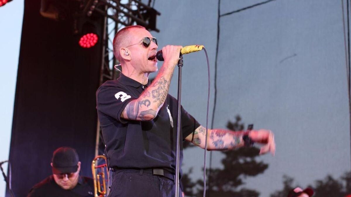 Сергій Міхалок вдарив фаната на концерті гурту "Ляпис 98" у Полтаві - Новини Полтави сьогодні - Showbiz Сергій Міхалок вдарив фаната на концерті гурту "Ляпис 98" у Полтаві - Новини Полтави сьогодні - Showbiz