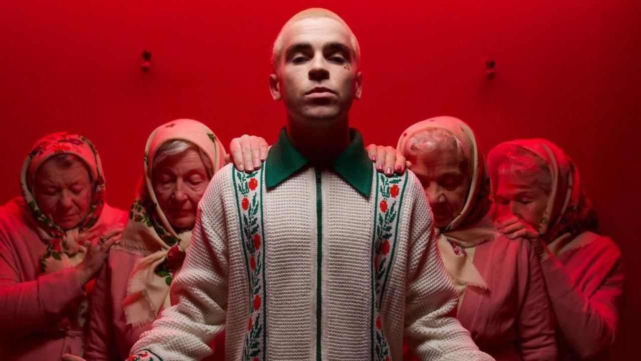 Зірка "Гусей" Wellboy випустив новий трек "Вишні": колоритне відео - Украина новости - Showbiz Зірка "Гусей" Wellboy випустив новий трек "Вишні": колоритне відео - Украина новости - Showbiz