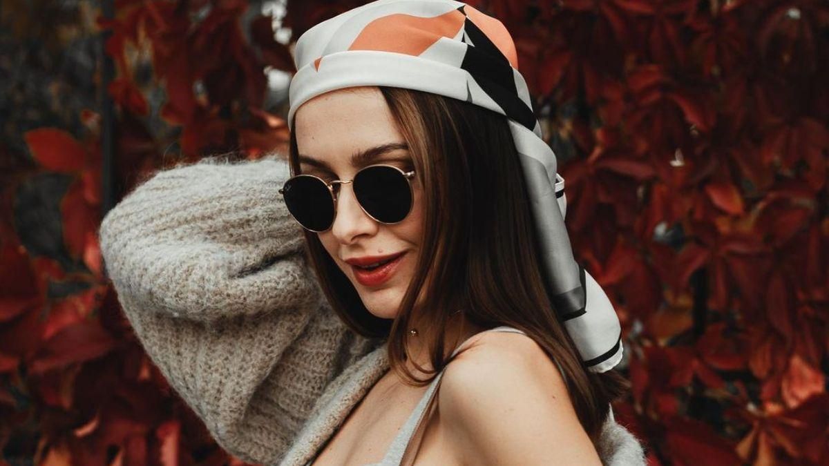 Дружина Володимира Остапчука підкорила затишним образом: осінні фото - Showbiz Дружина Володимира Остапчука підкорила затишним образом: осінні фото - Showbiz